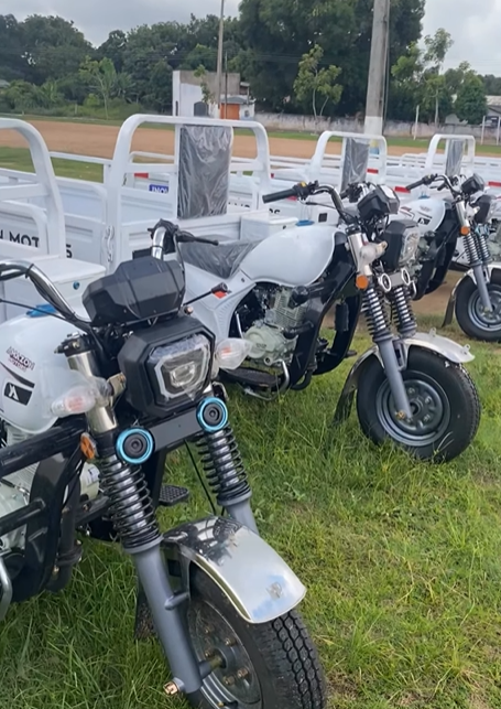 A Prefeitura de Cantá, por meio da Sedag, recebeu seis triciclos com carroças que irão ampliar o apoio aos produtores rurais do município.