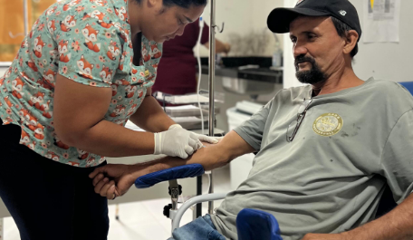 Prefeitura e Semsa orientam sobre hepatites em ação de saúde em Félix Pinto