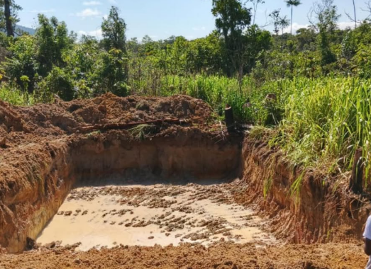Prefeitura entrega bebedouros e cacimbões em vicinais para produtores rurais